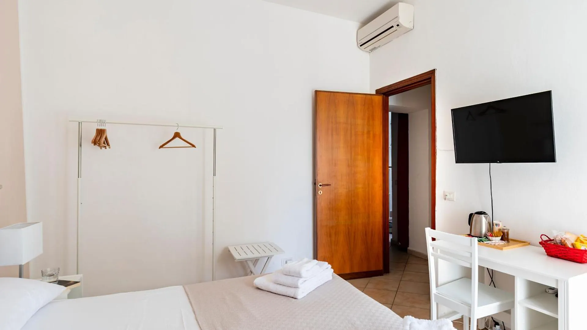 Guest house Punto Al Capo Appartamento Intero O Stanze Matrimoniali Con Bagno Privato Palermo Italy